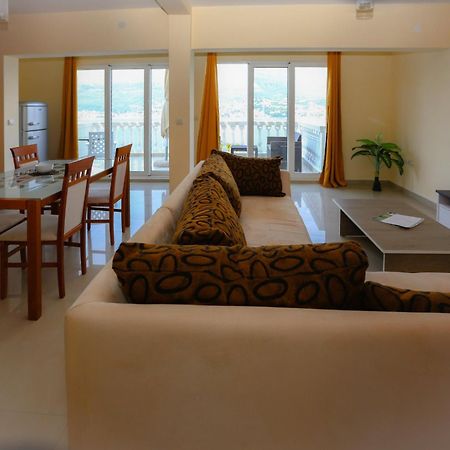 Mountain Bay Views Apartments Njivice Eksteriør bilde