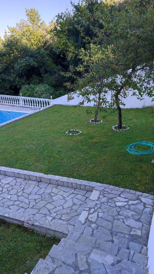 Mountain Bay Views Apartments Njivice Eksteriør bilde