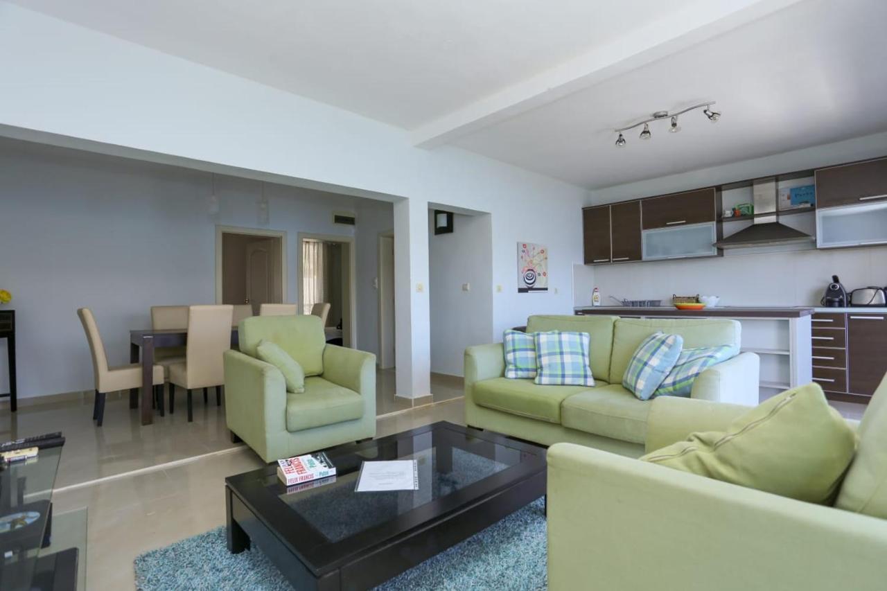 Mountain Bay Views Apartments Njivice Eksteriør bilde