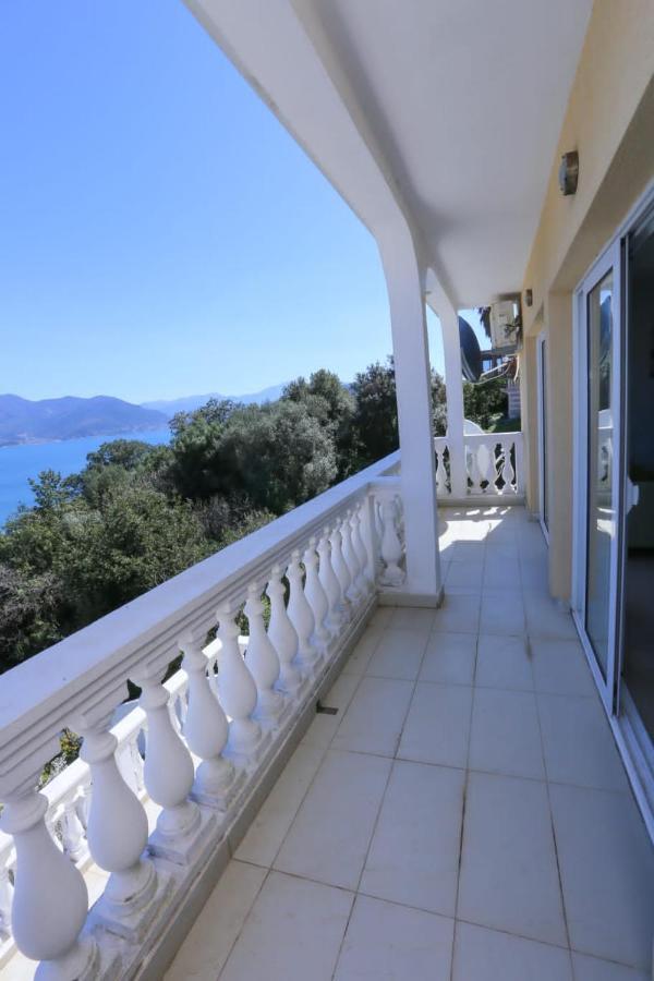Mountain Bay Views Apartments Njivice Eksteriør bilde