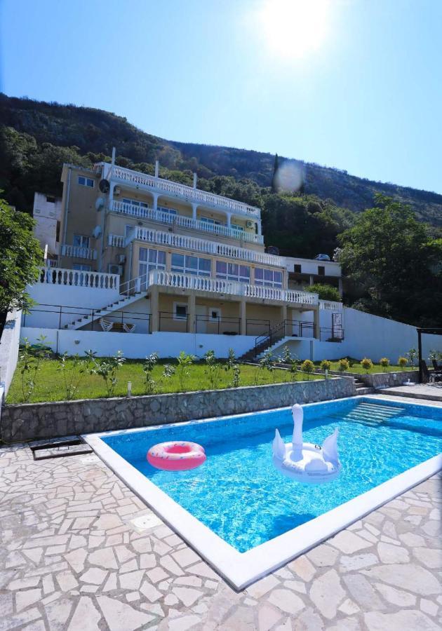 Mountain Bay Views Apartments Njivice Eksteriør bilde