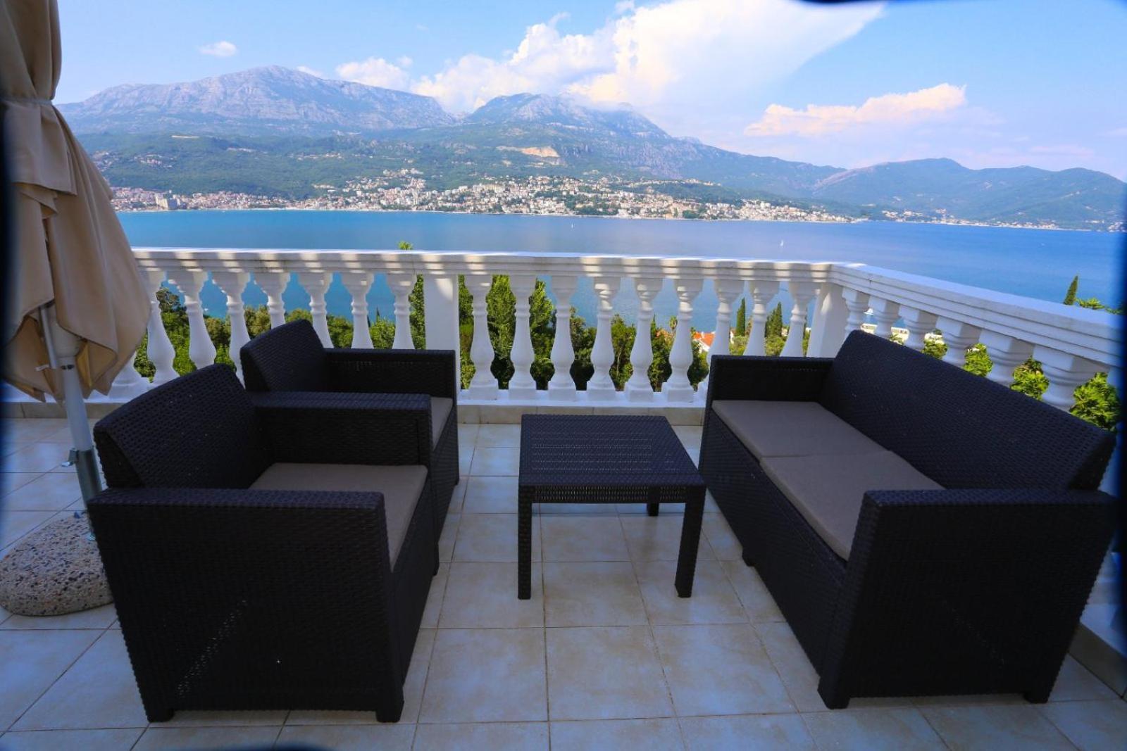 Mountain Bay Views Apartments Njivice Eksteriør bilde