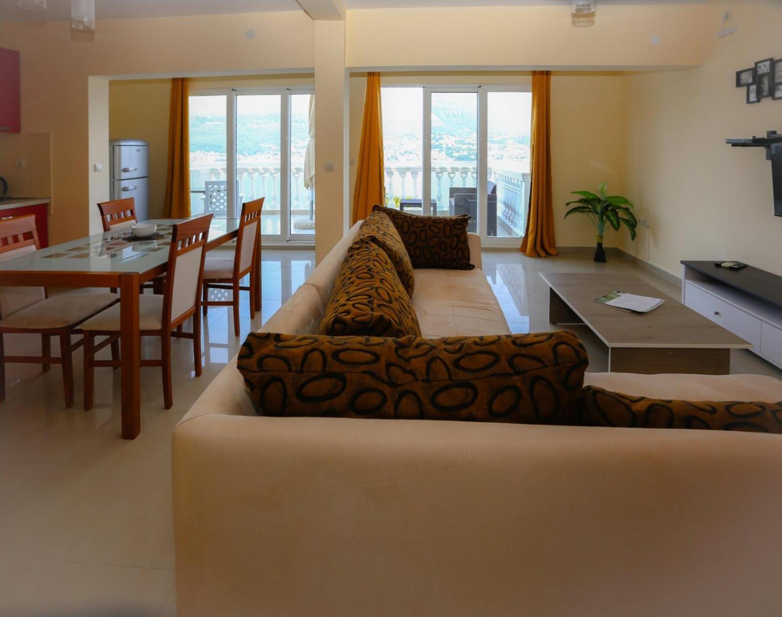 Mountain Bay Views Apartments Njivice Eksteriør bilde