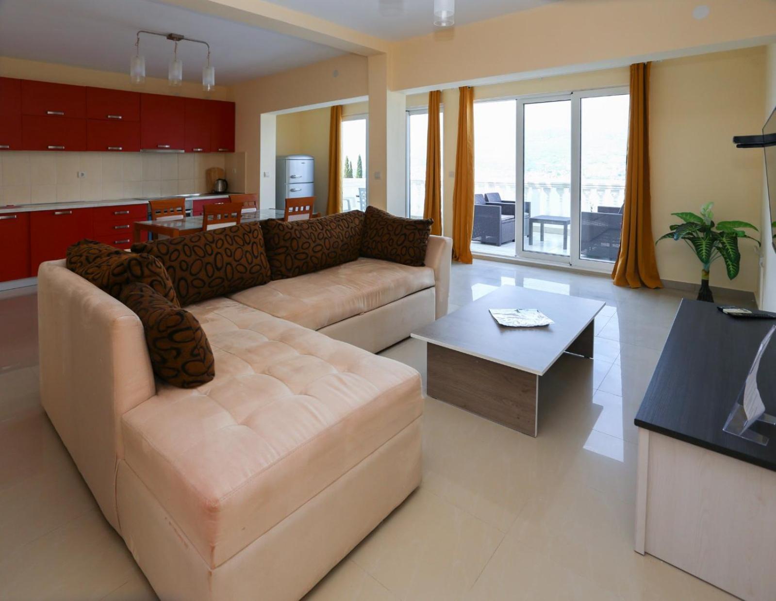 Mountain Bay Views Apartments Njivice Eksteriør bilde