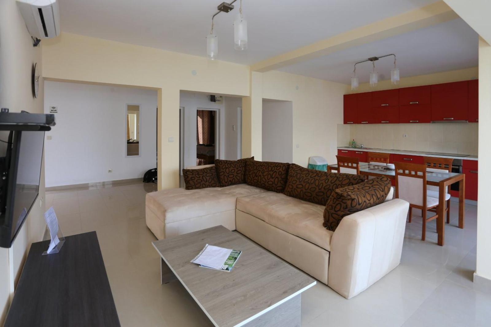 Mountain Bay Views Apartments Njivice Eksteriør bilde