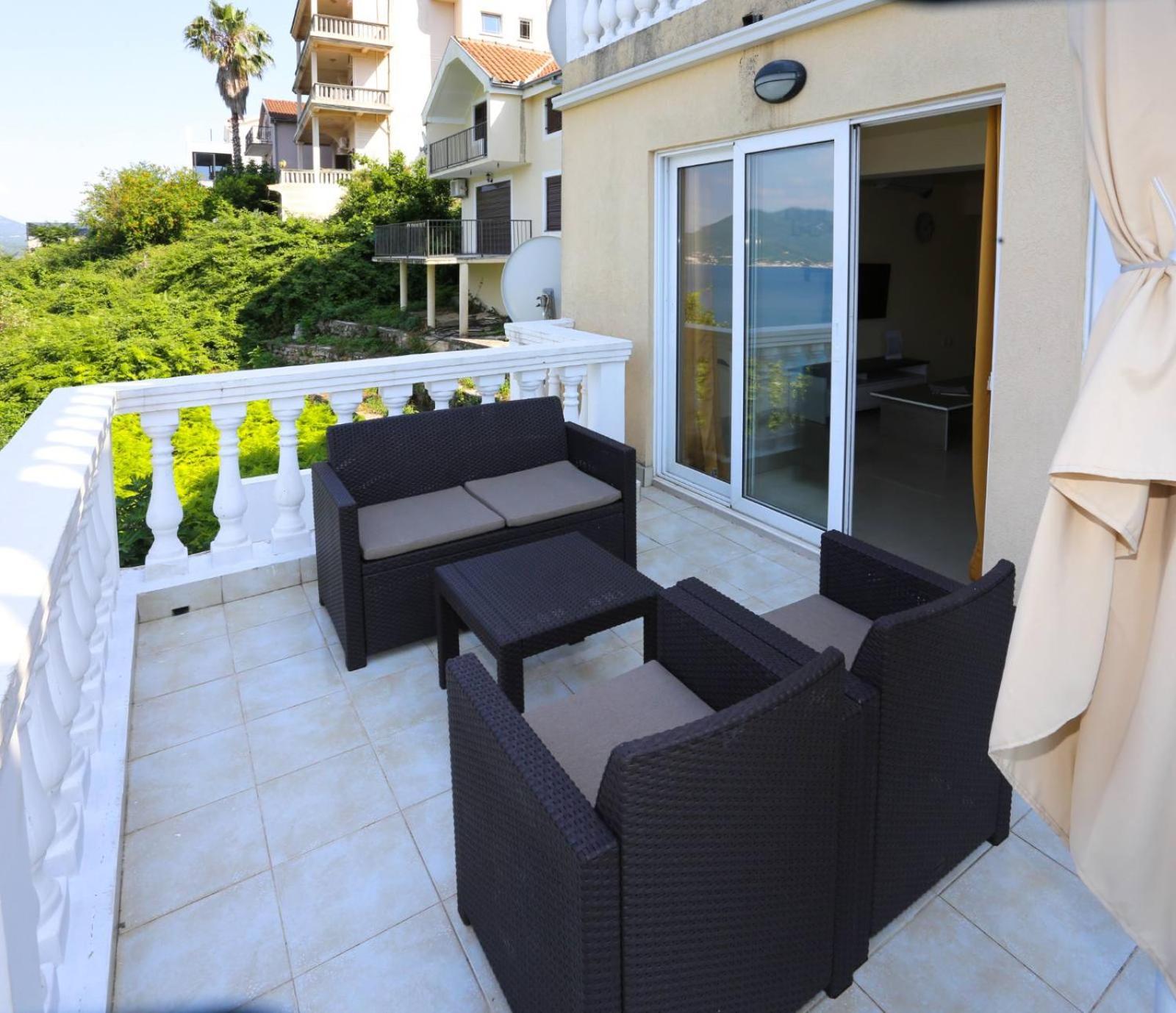 Mountain Bay Views Apartments Njivice Eksteriør bilde