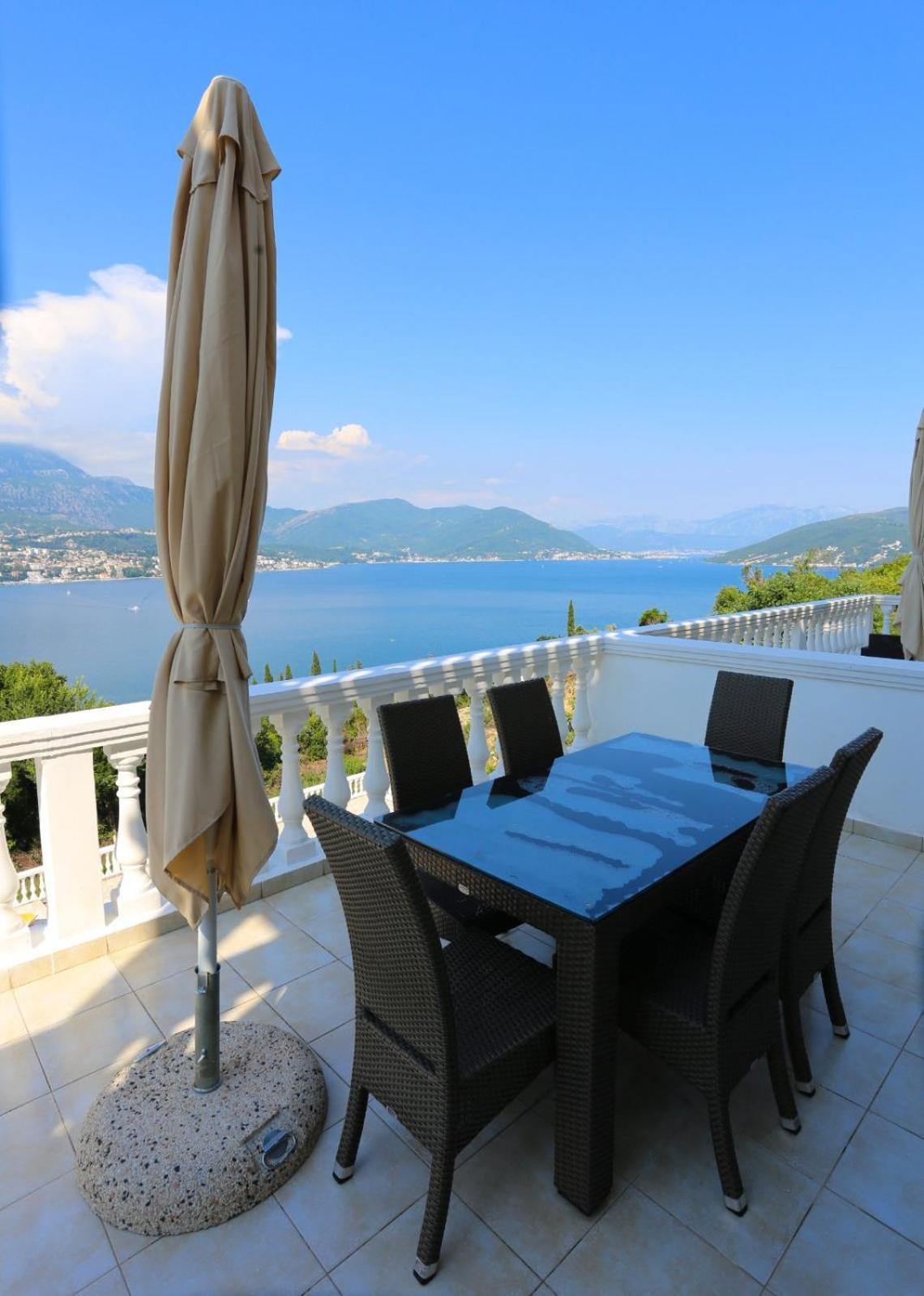 Mountain Bay Views Apartments Njivice Eksteriør bilde