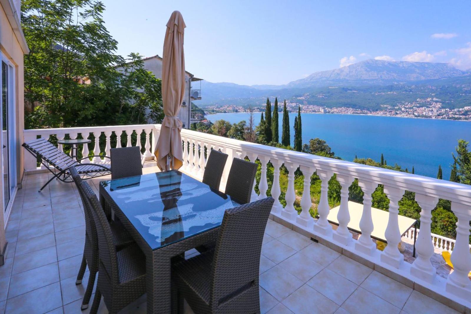 Mountain Bay Views Apartments Njivice Eksteriør bilde