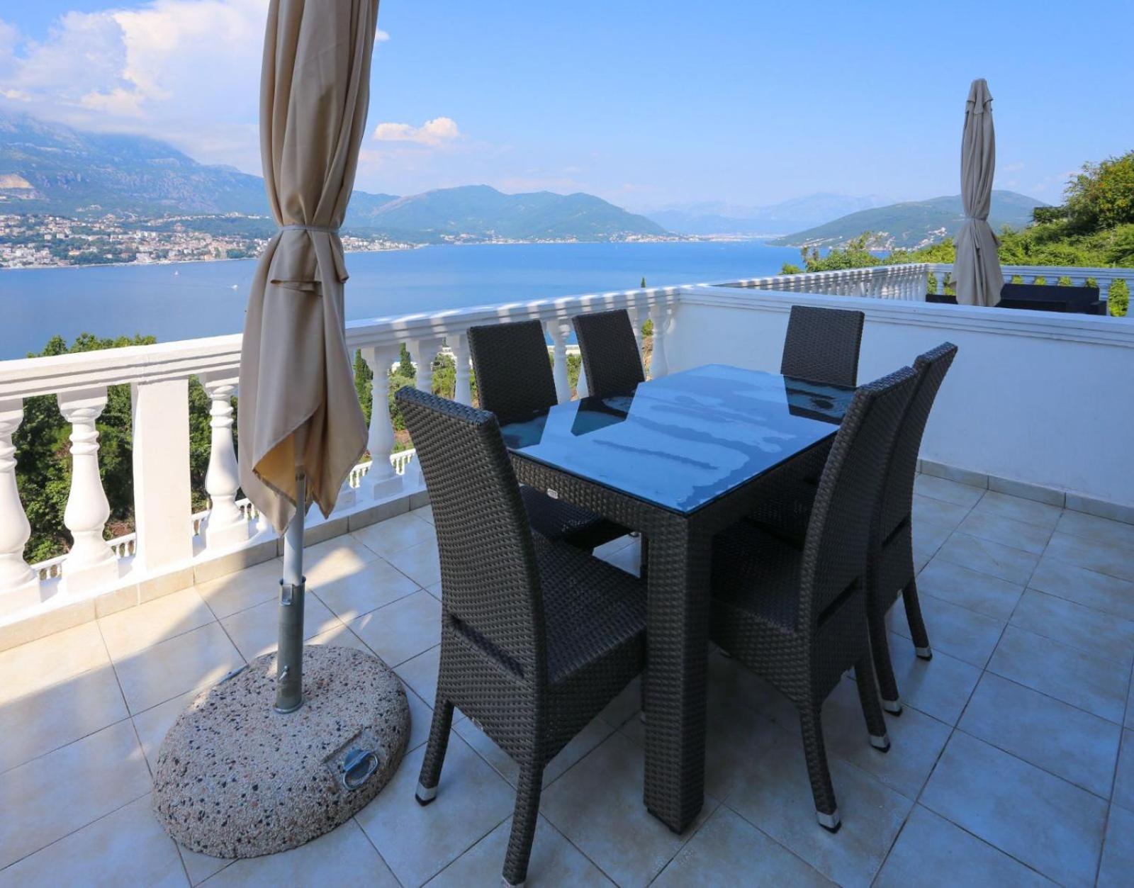Mountain Bay Views Apartments Njivice Eksteriør bilde