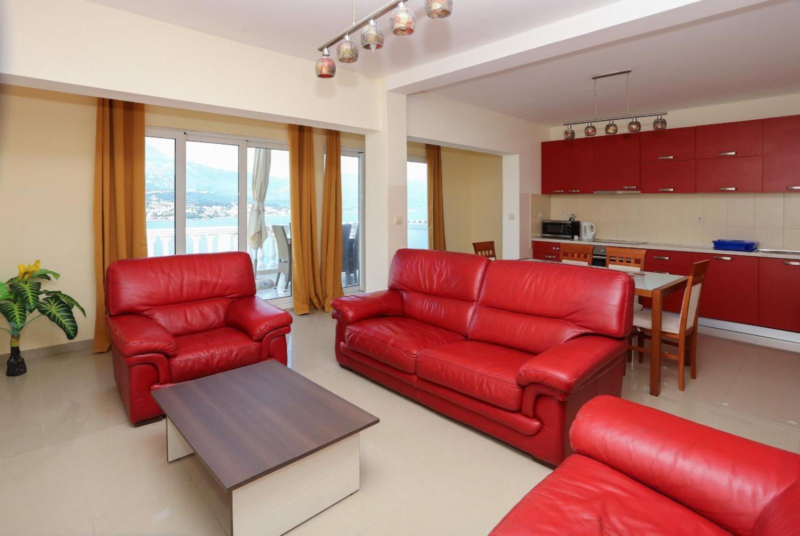 Mountain Bay Views Apartments Njivice Eksteriør bilde