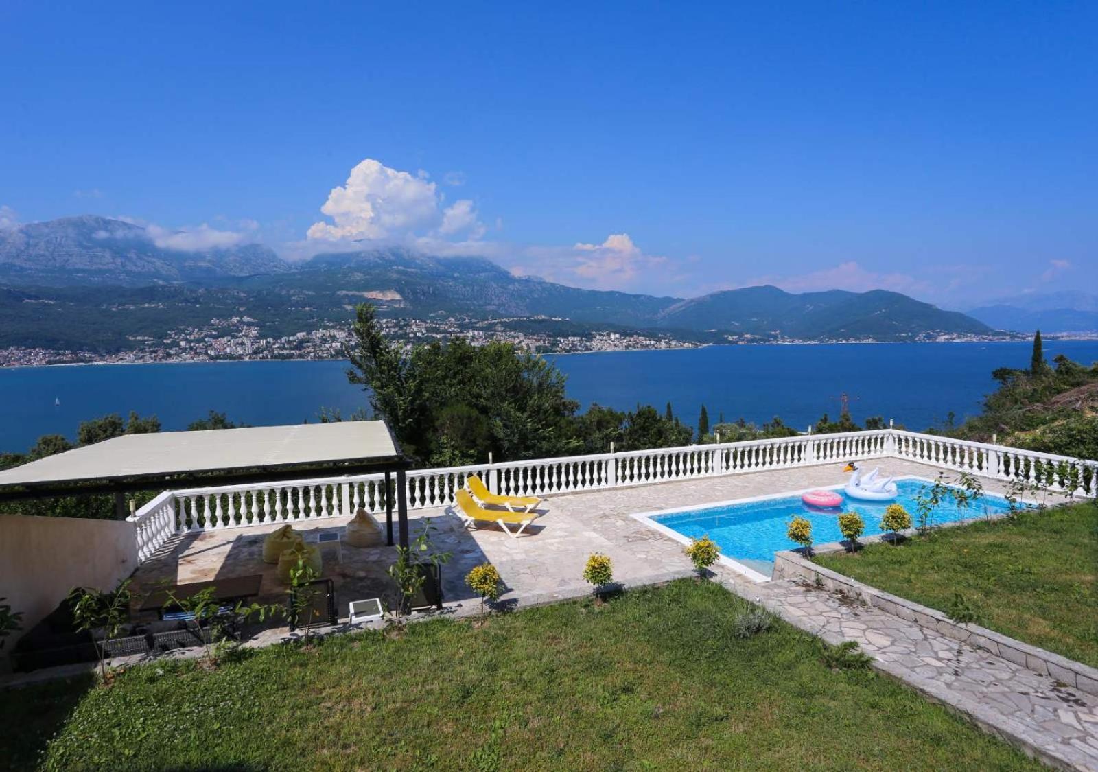 Mountain Bay Views Apartments Njivice Eksteriør bilde